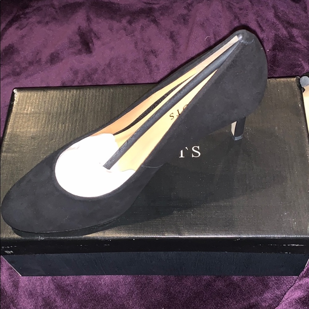 Talbots black suede pumps. Size 8.5 BNIB.